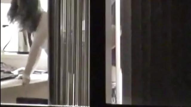 Une grosse fille montre ses xxl video pornographique gros seins
