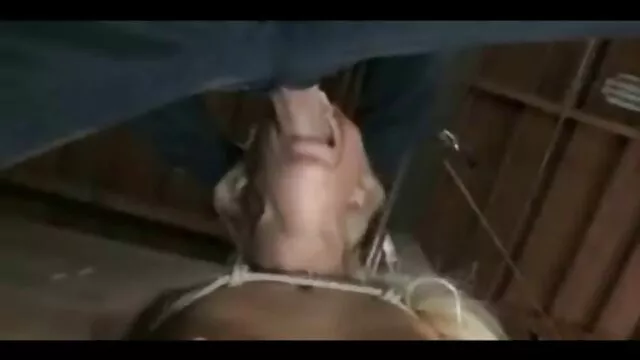 Il frappe la xxl video pornographique vieille femme