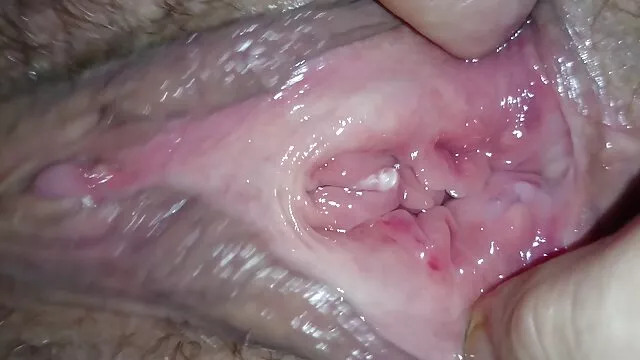 Blonde se masturbe dans une video pornographie xxl chambre de motel